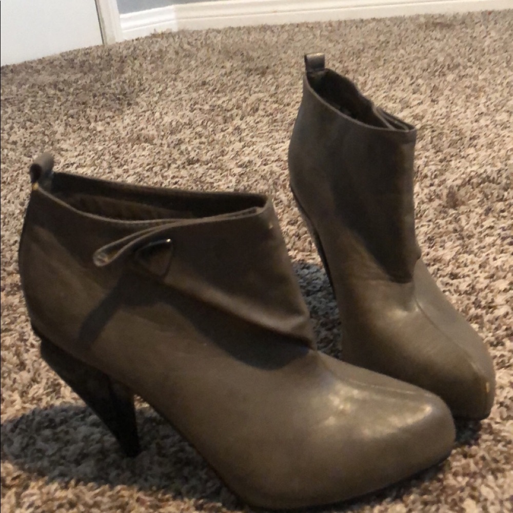 ankle boots with heel